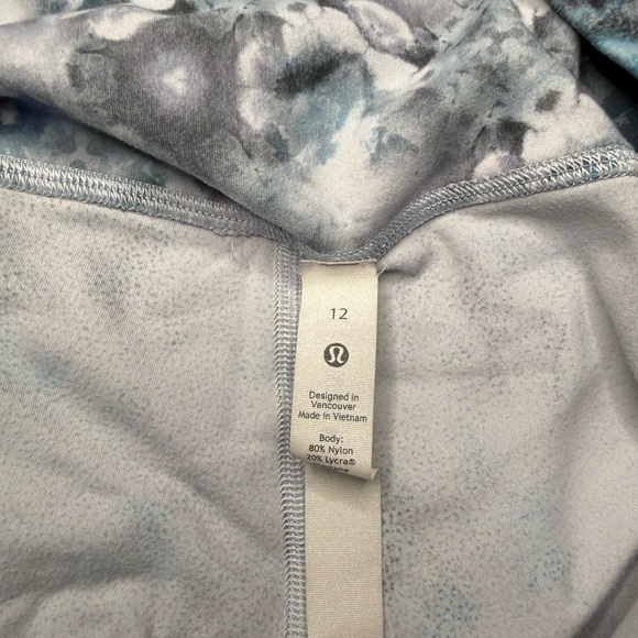 lululemon align high rise shorts, 8” size 12 - Picture 3 of 6